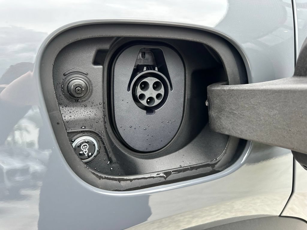 Used 2026 Porsche Macan Electric RWD image 44