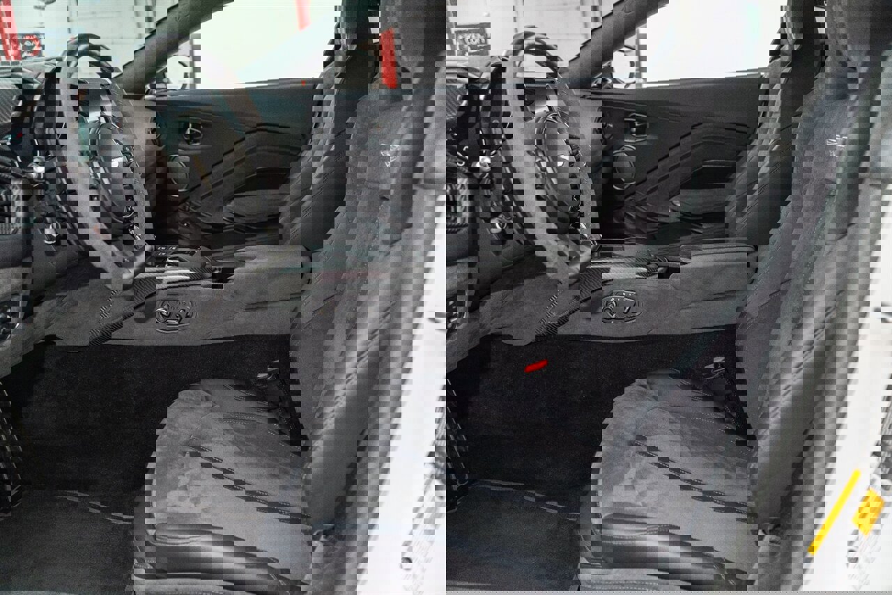 Used 2023 Aston Martin V8 Vantage Coupe image 29