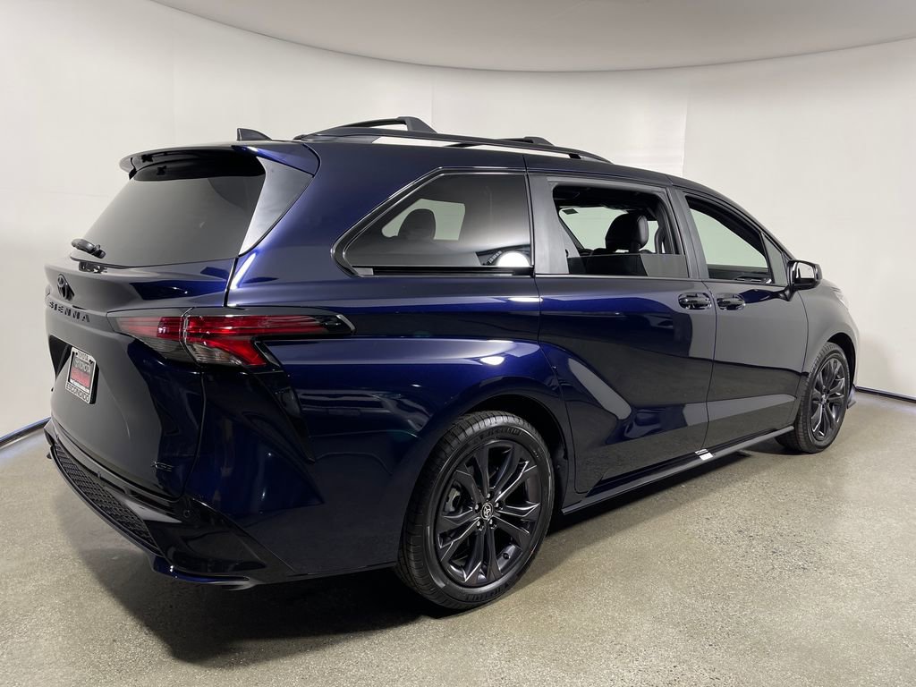 New 2026 Toyota Sienna XSE image 3