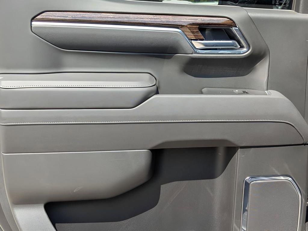 New 2025 GMC Sierra 1500 Elevation image 13
