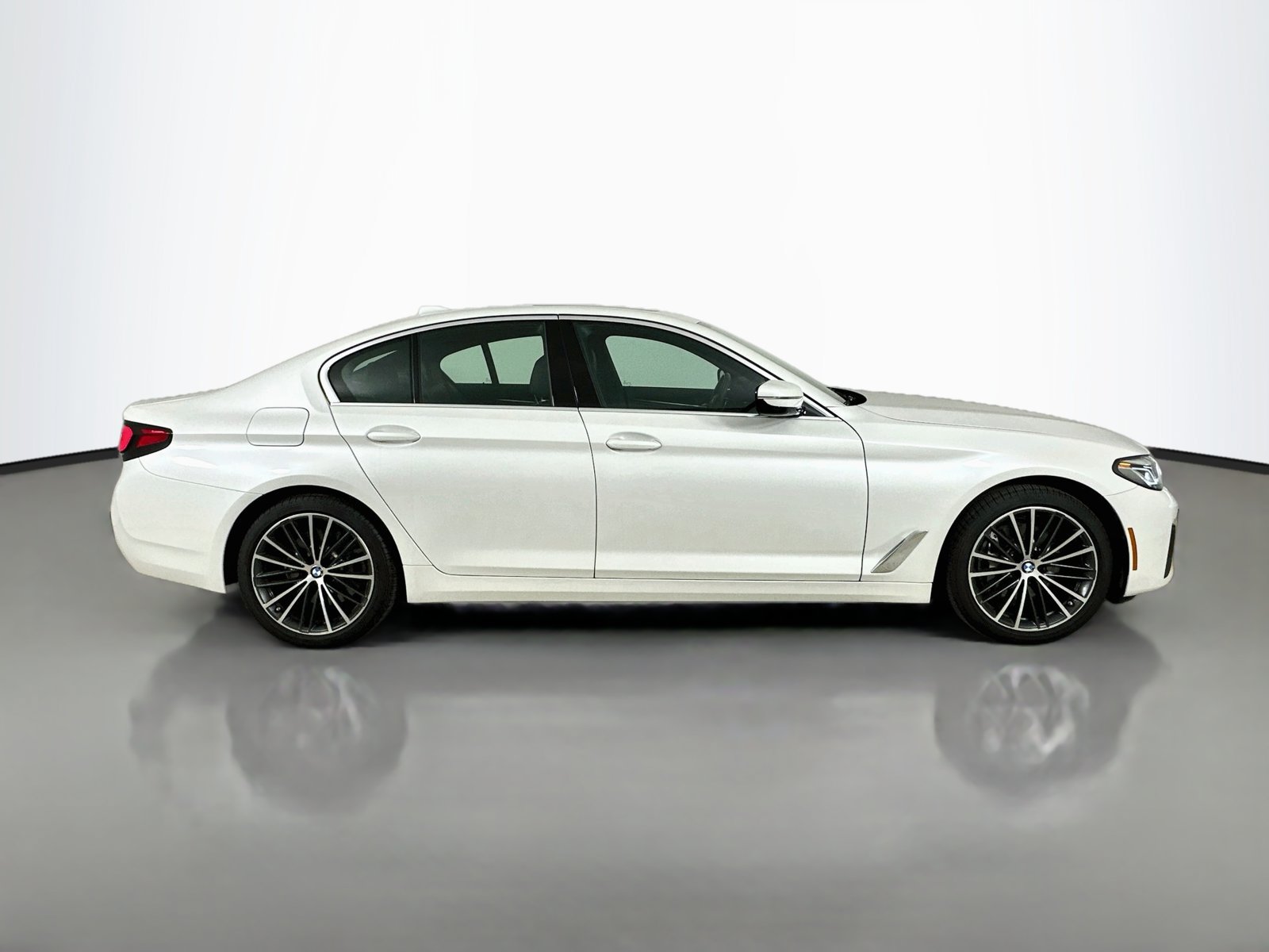 Used 2023 BMW 540i xDrive w/ Premium Package AWD/4WD image 4