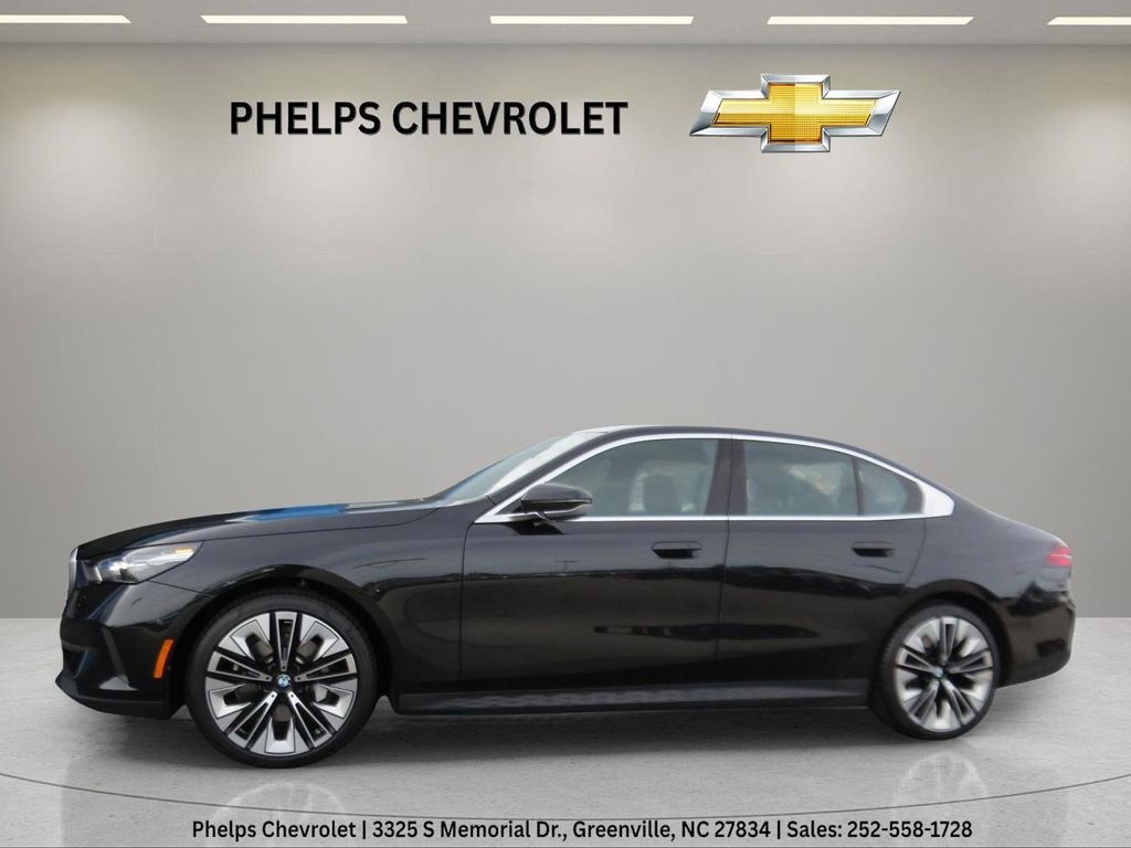 Used 2025 BMW 530i xDrive AWD/4WD image 5