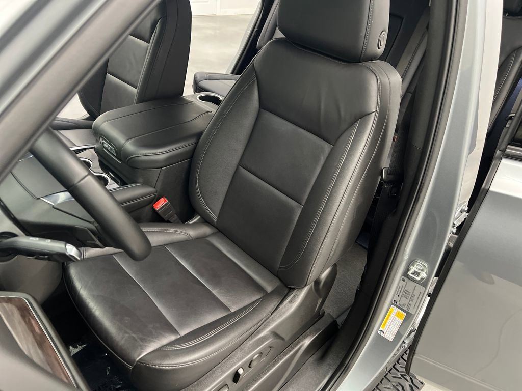 Used 2025 Chevrolet Tahoe Z71 image 9