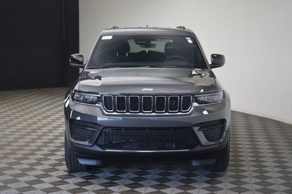 New 2026 Jeep Grand Cherokee Laredo AWD/4WD image 2