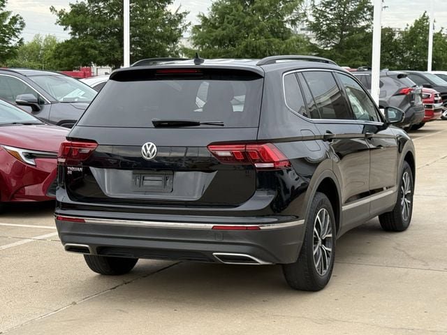 Used 2020 Volkswagen Tiguan SE w/ Panoramic Sunroof Package FWD image 4