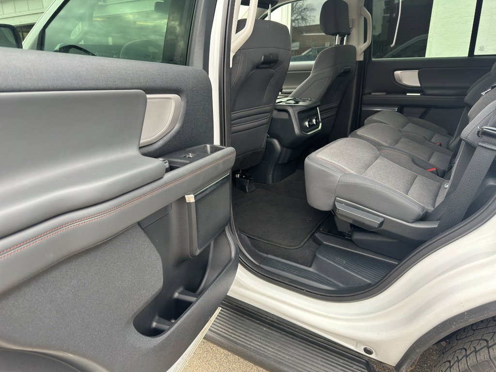 Used 2025 Ford Expedition Active image 17