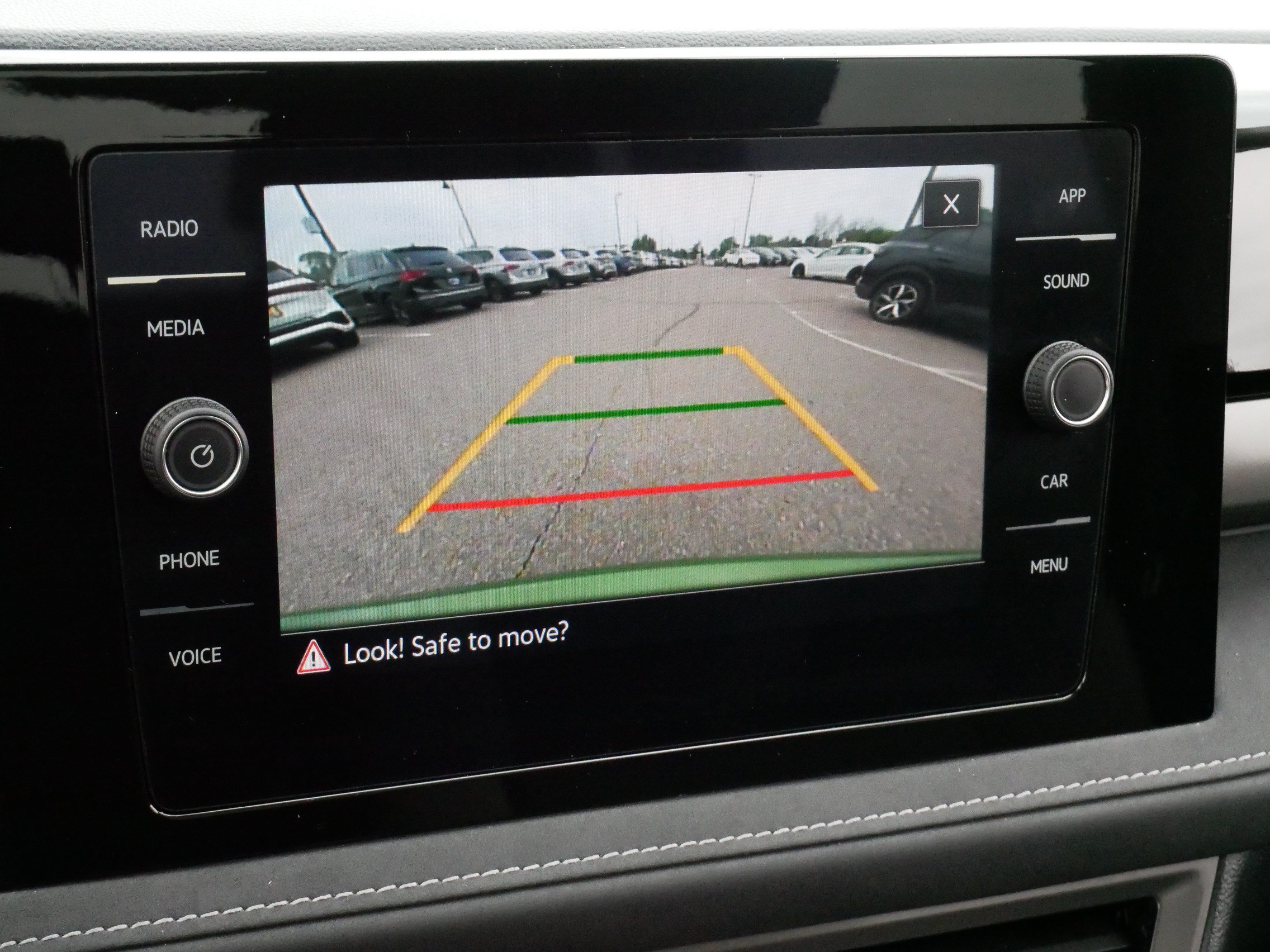 Certified 2025 Volkswagen Taos SE AWD/4WD image 31