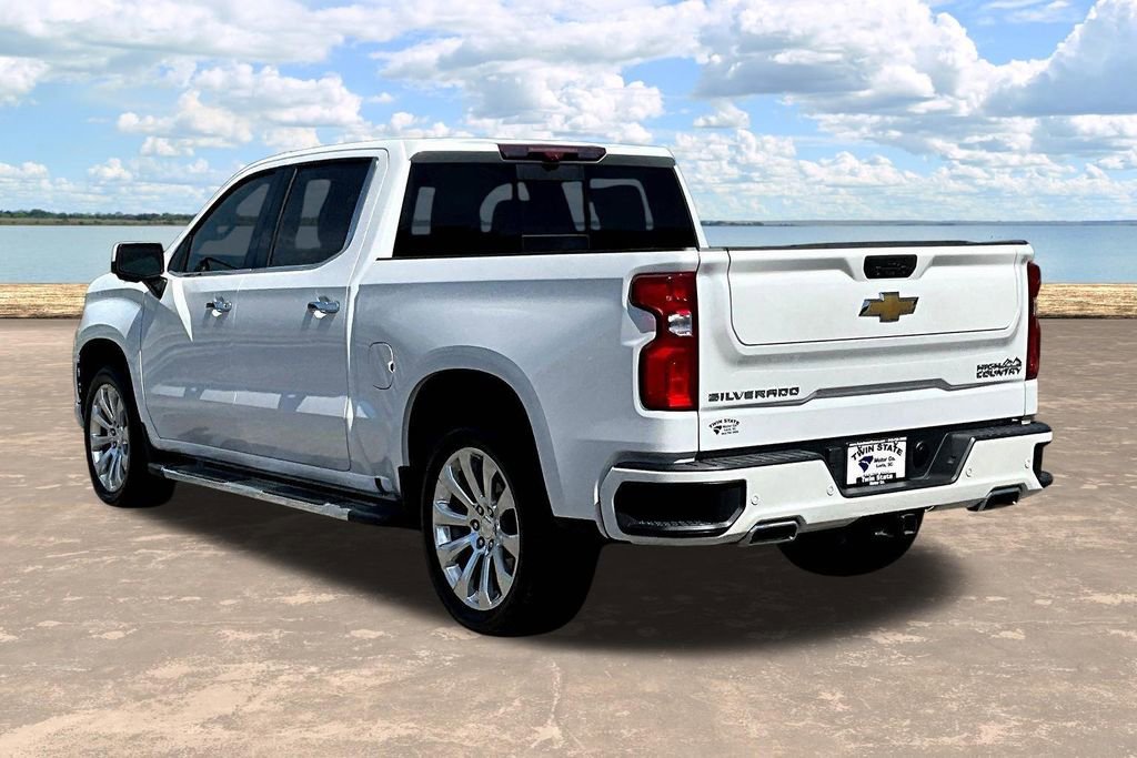 Used 2022 Chevrolet Silverado 1500 High Country w/ Technology Package image 5