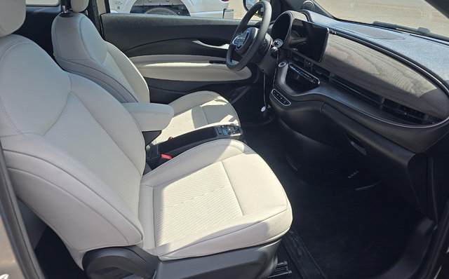 Used 2025 FIAT 500 e FWD image 2