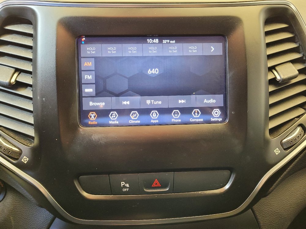 Used 2019 Jeep Cherokee Latitude Plus image 25