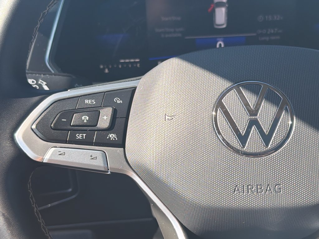Certified 2023 Volkswagen Tiguan SE w/ Panoramic Sunroof Package AWD/4WD image 13
