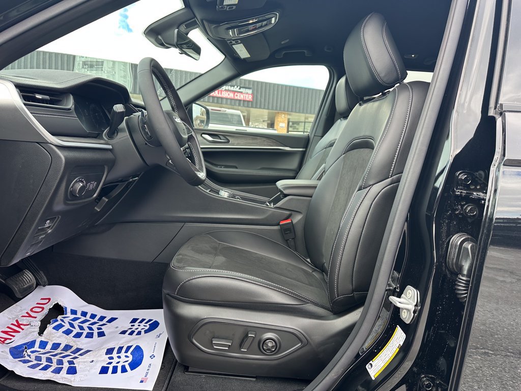 New 2026 Jeep Grand Cherokee Altitude AWD/4WD image 25