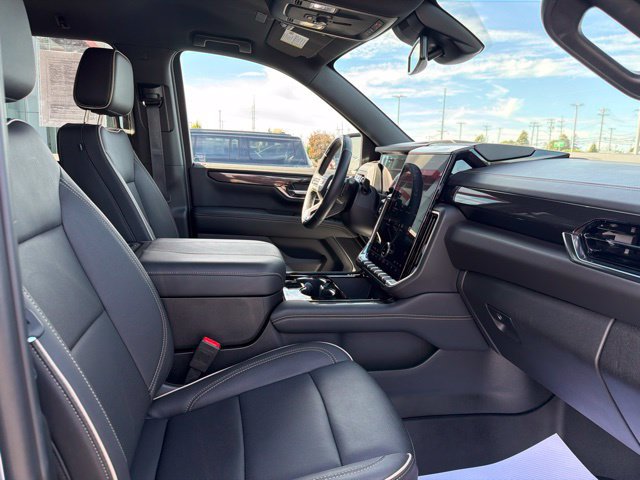 Used 2025 GMC Yukon XL Elevation AWD/4WD image 33