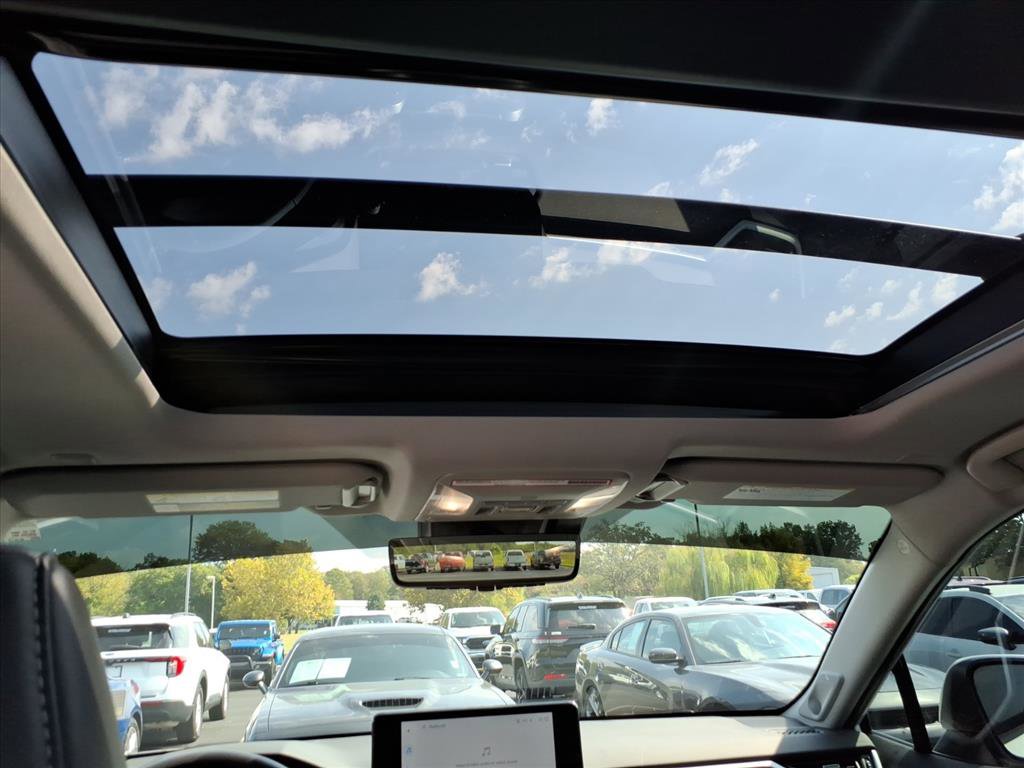 Used 2023 Toyota RAV4 Limited image 12