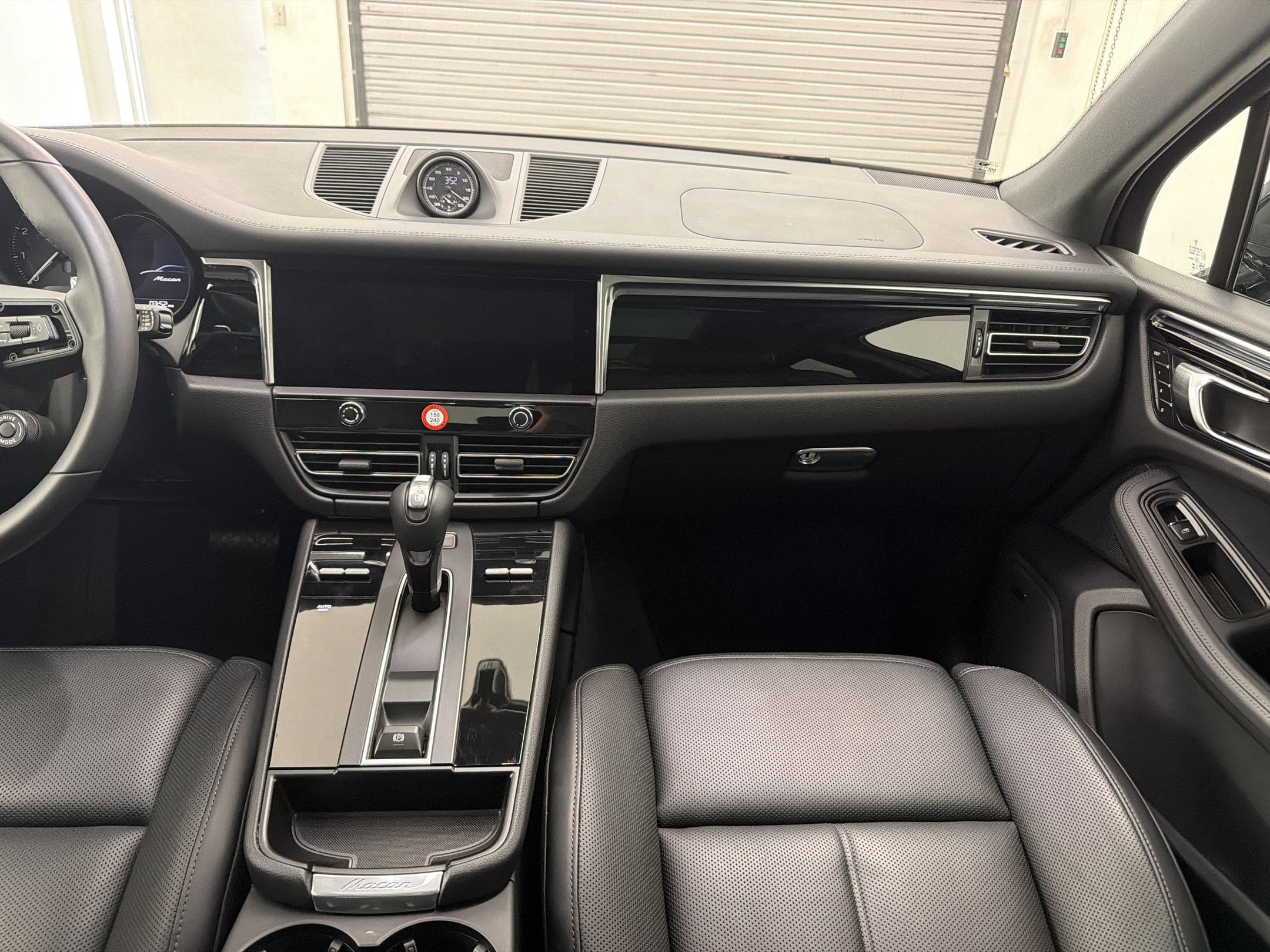 Used 2026 Porsche Macan AWD/4WD image 30