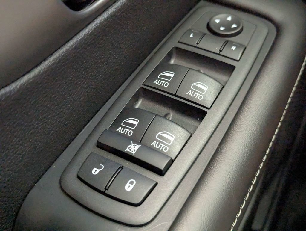 New 2027 Chrysler Pacifica Select w/ Family Tech Group FWD image 21