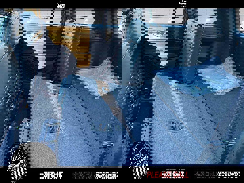 New 2025 Jeep Grand Cherokee Altitude image 12