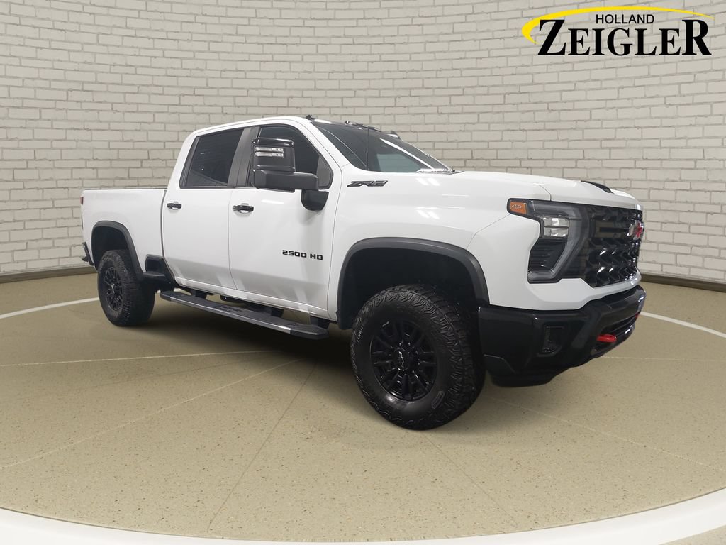 Used 2024 Chevrolet Silverado 2500 ZR2 w/ Technology Package AWD/4WD image 3
