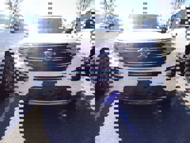 Used 2023 Ford Explorer XLT w/ Equipment Group 202A image 2