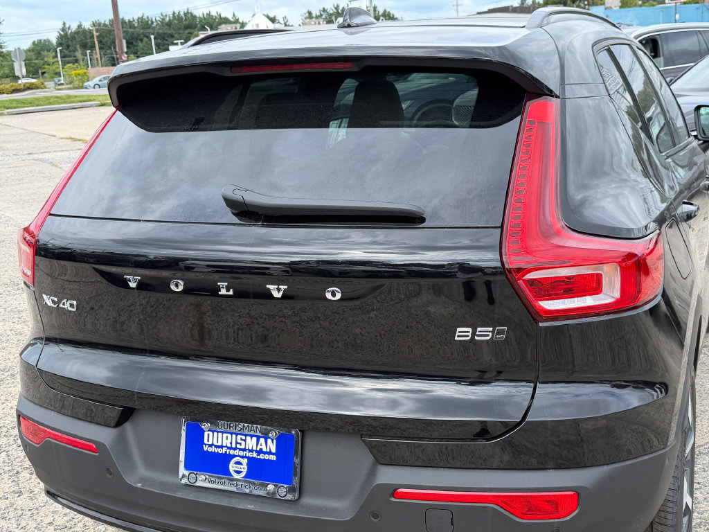 New 2026 Volvo XC40 B5 Plus w/ Climate Package AWD/4WD image 4