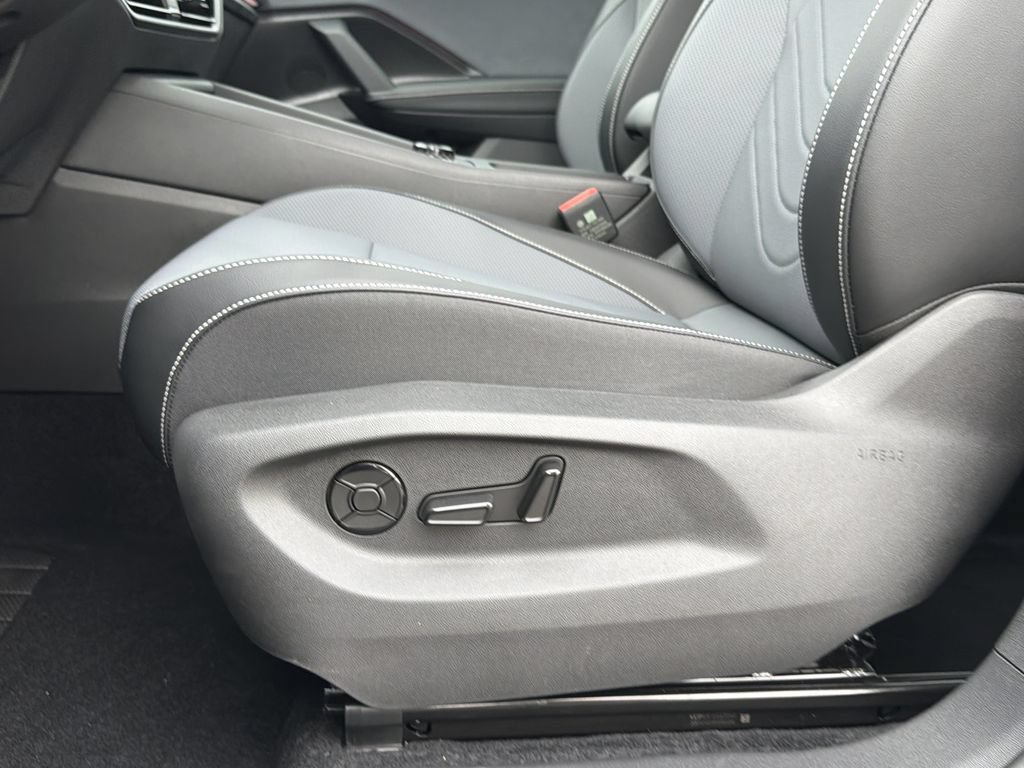 New 2026 Volkswagen Tiguan SE FWD image 22
