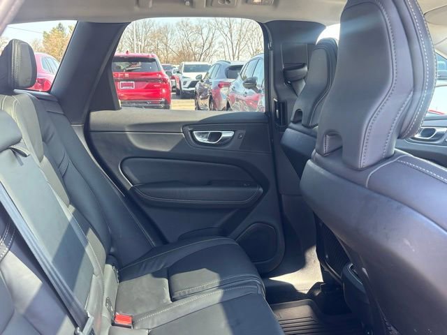 Used 2022 Volvo XC60 B5 Inscription w/ Climate Package image 17