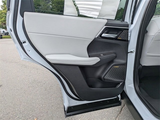 New 2025 Mitsubishi Outlander SE image 26