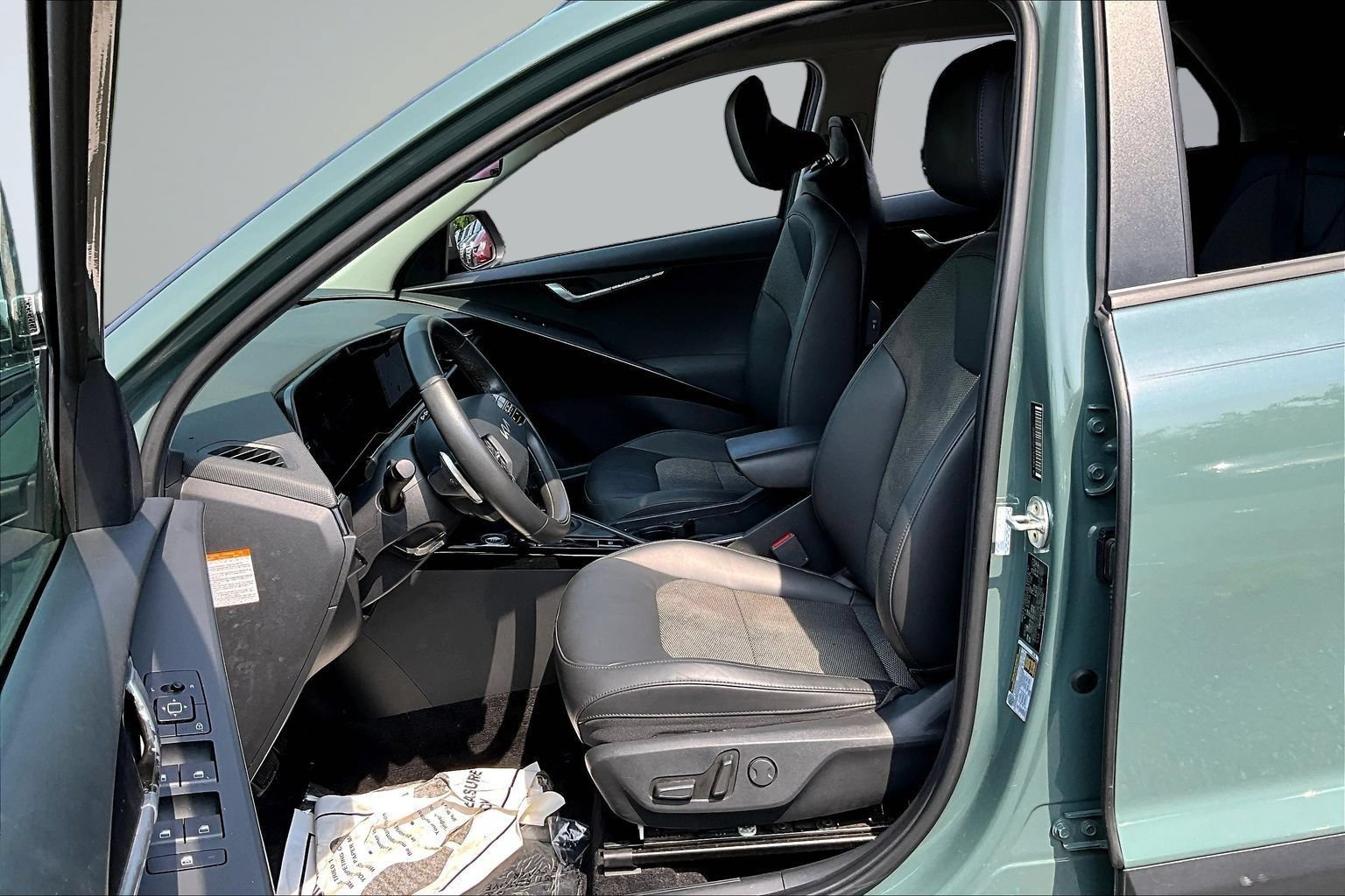 Used 2023 Kia Niro EX FWD image 19
