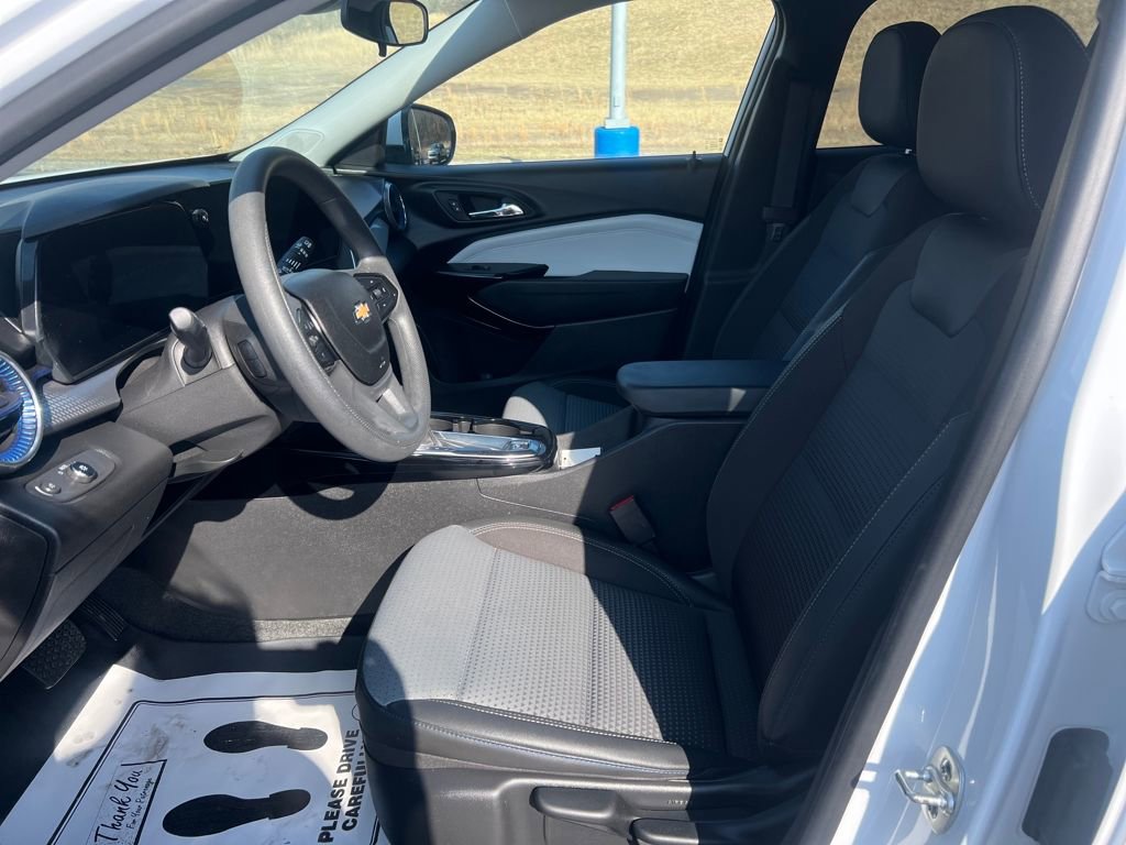 Used 2024 Chevrolet Trax LT image 12