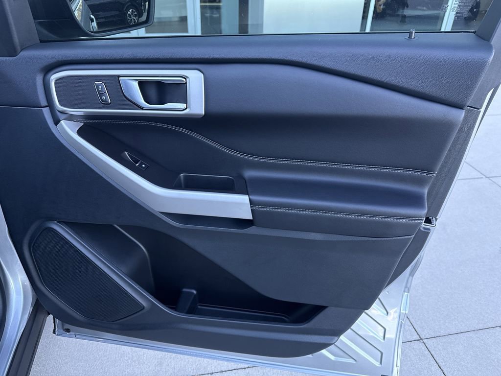 Used 2024 Ford Explorer XLT image 14