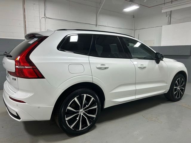 Used 2025 Volvo XC60 B5 Plus image 3