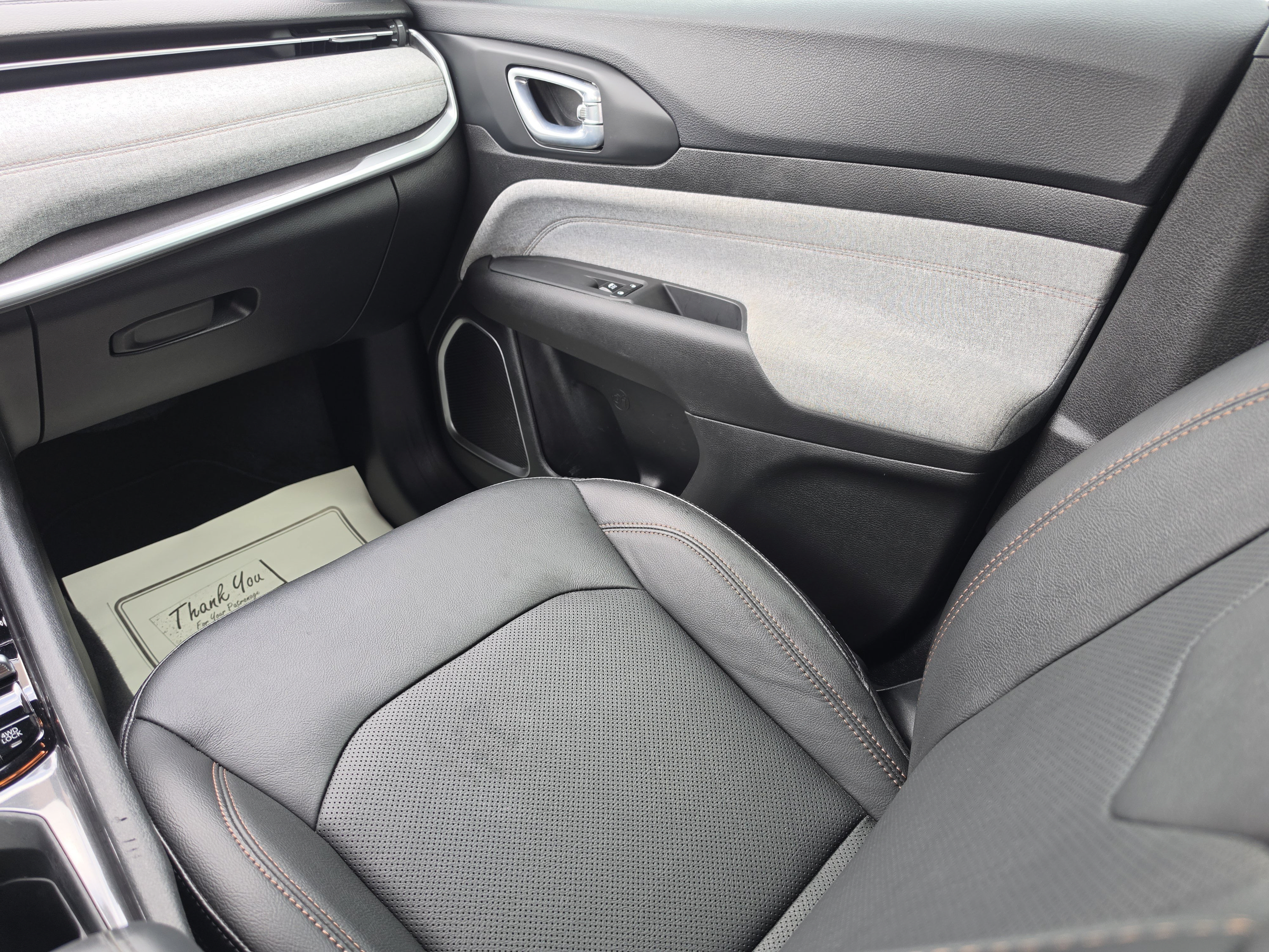 Used 2023 Jeep Compass Latitude AWD/4WD image 21