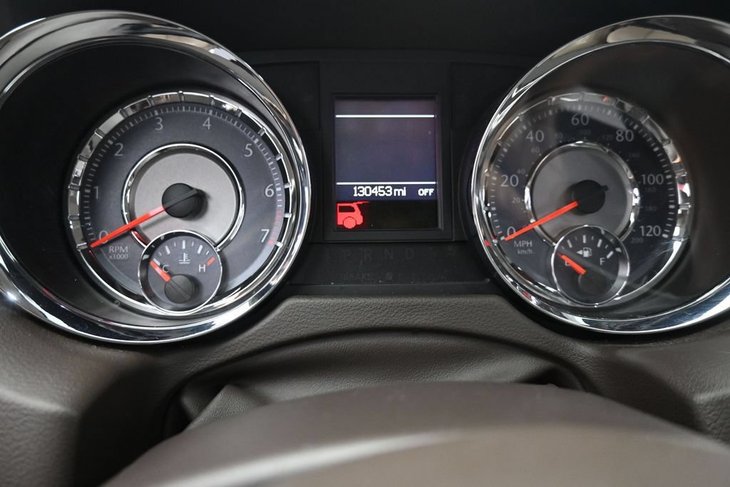 Used 2014 Chrysler Town & Country Touring FWD image 16