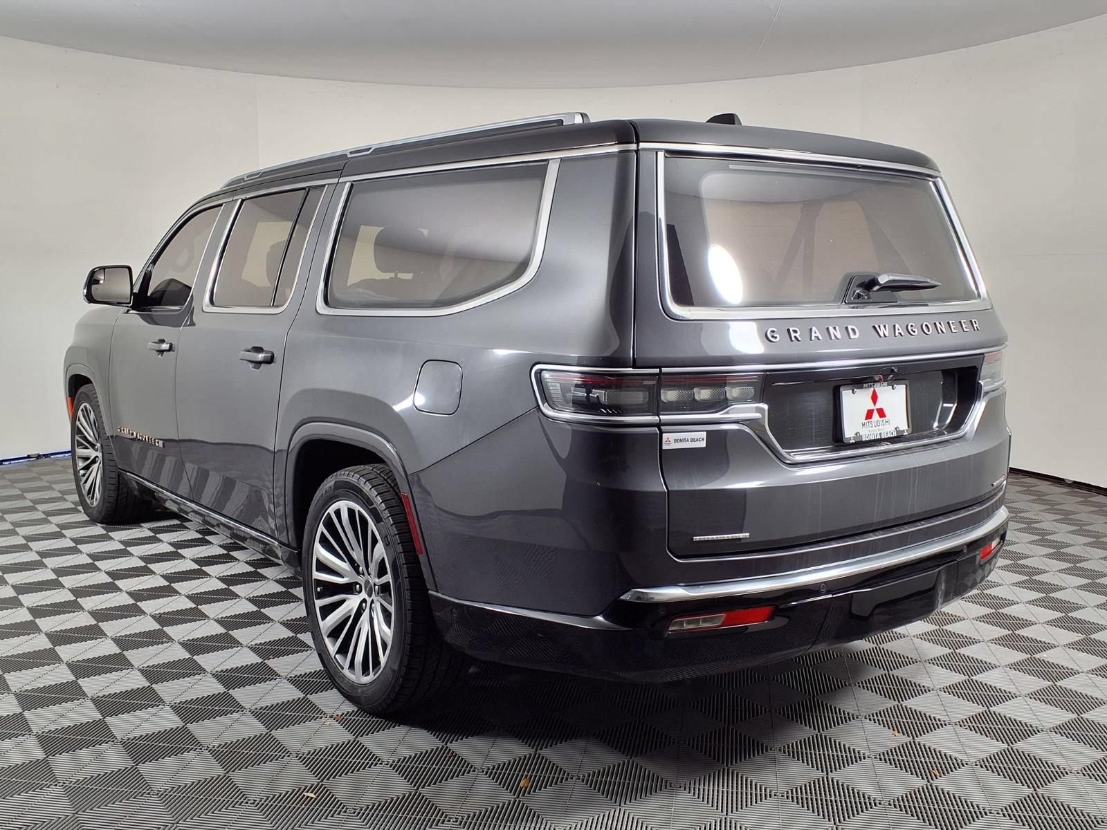 Used 2023 Jeep Grand Wagoneer L Series III w/ Rear Seat Video Group 1 AWD/4WD image 5