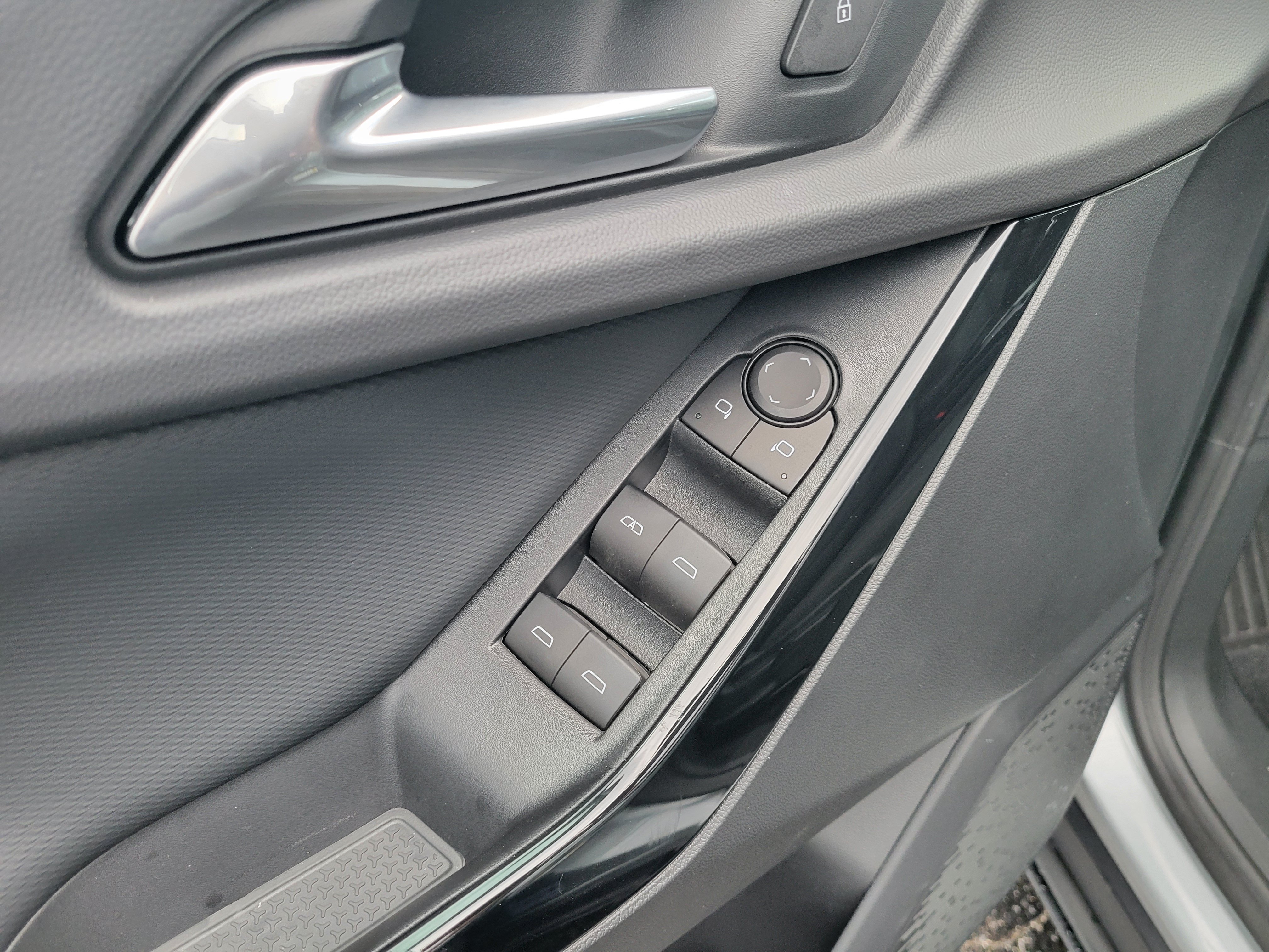 Certified 2026 Chevrolet Equinox LT FWD image 24