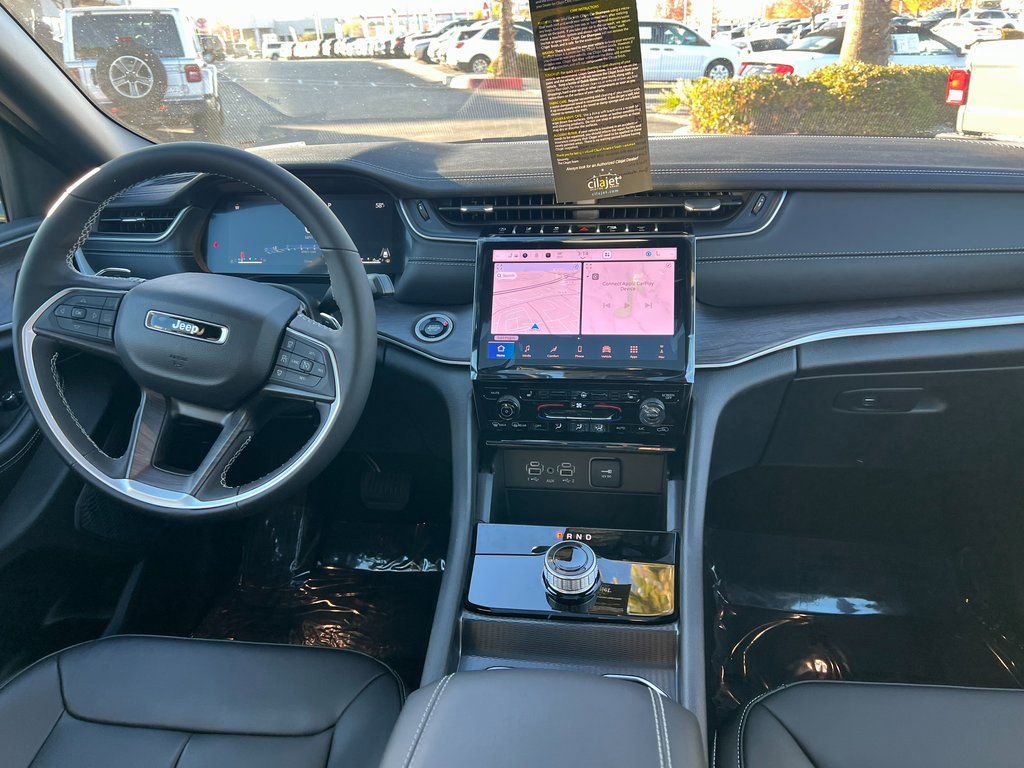 New 2025 Jeep Grand Cherokee L Limited w/ Black Appearance Package image 17