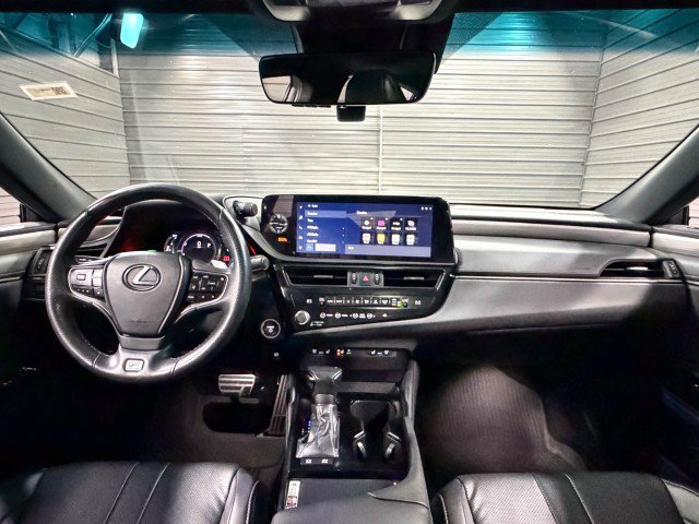 Used 2023 Lexus ES 300h F Sport image 11