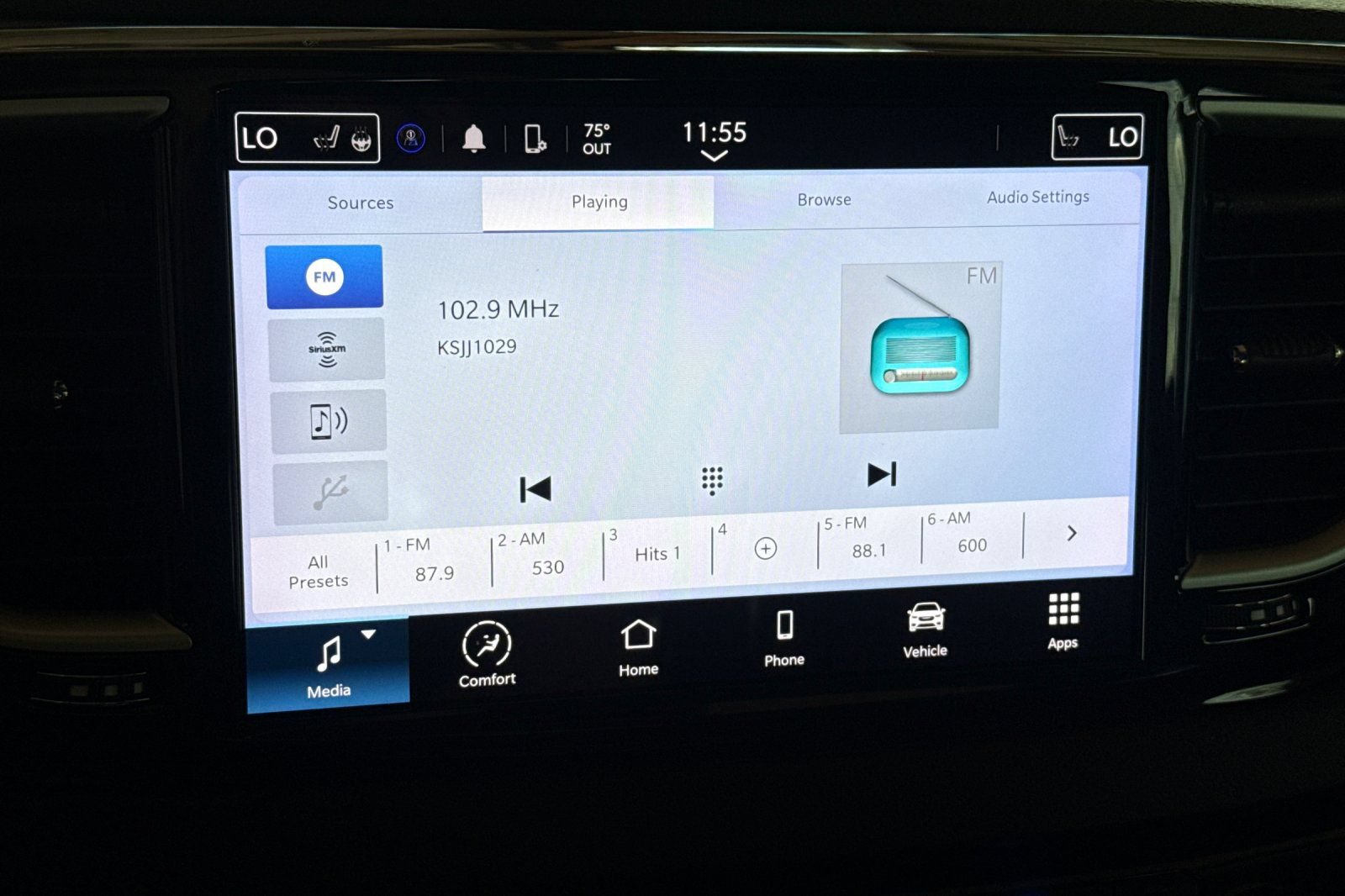 Used 2023 Chrysler Pacifica Touring-L FWD image 24