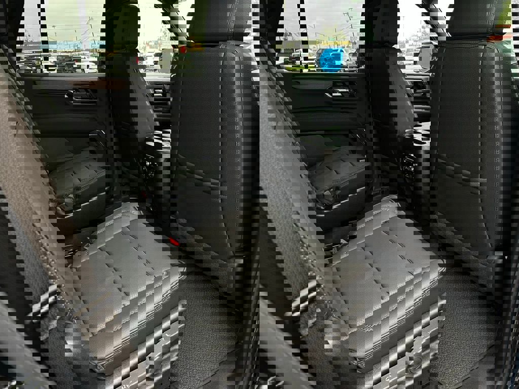 New 2026 GMC Yukon Denali w/ Sun & Power Step Package image 18