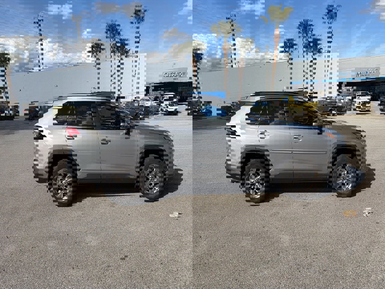 Used 2022 Toyota RAV4 XLE image 6