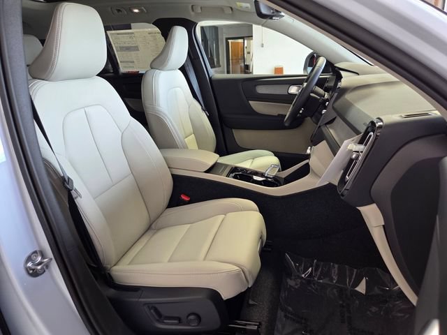 New 2026 Volvo XC40 B5 Plus w/ Protection Package Premier AWD/4WD image 22