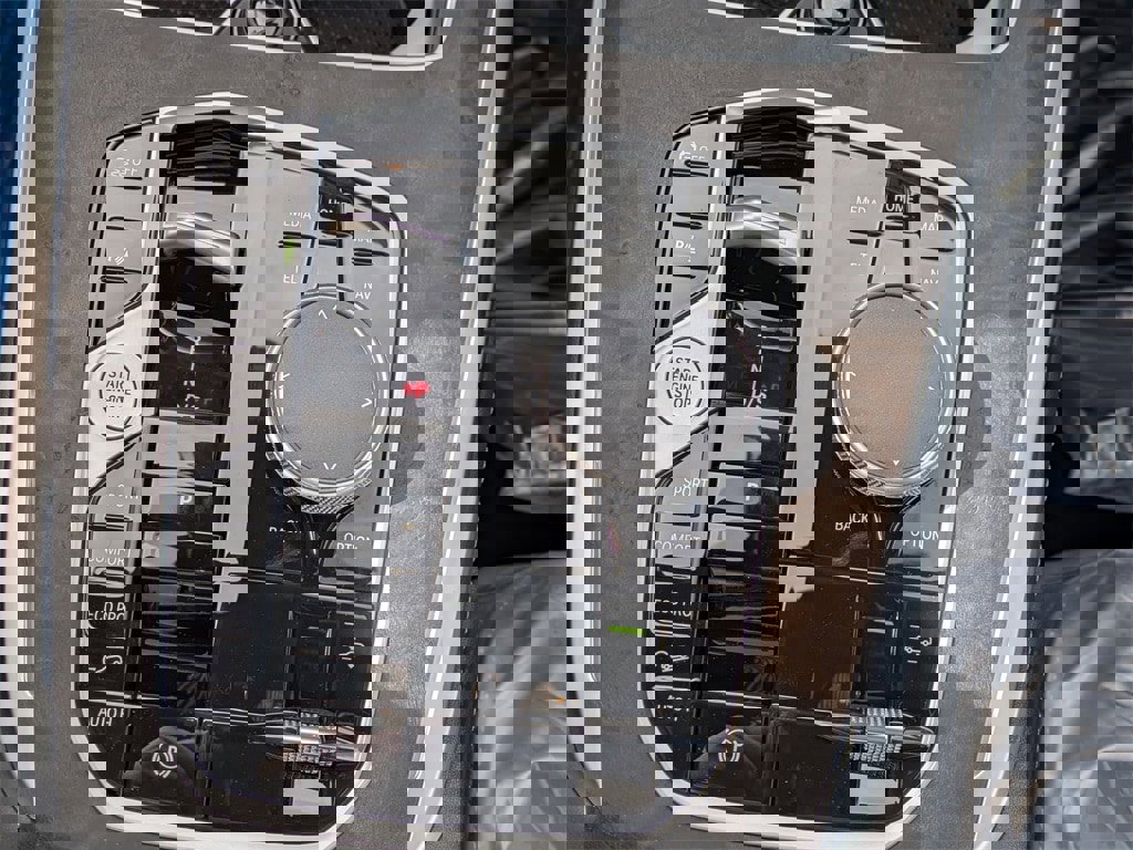 New 2025 BMW X7 xDrive40i w/ Premium Package image 22