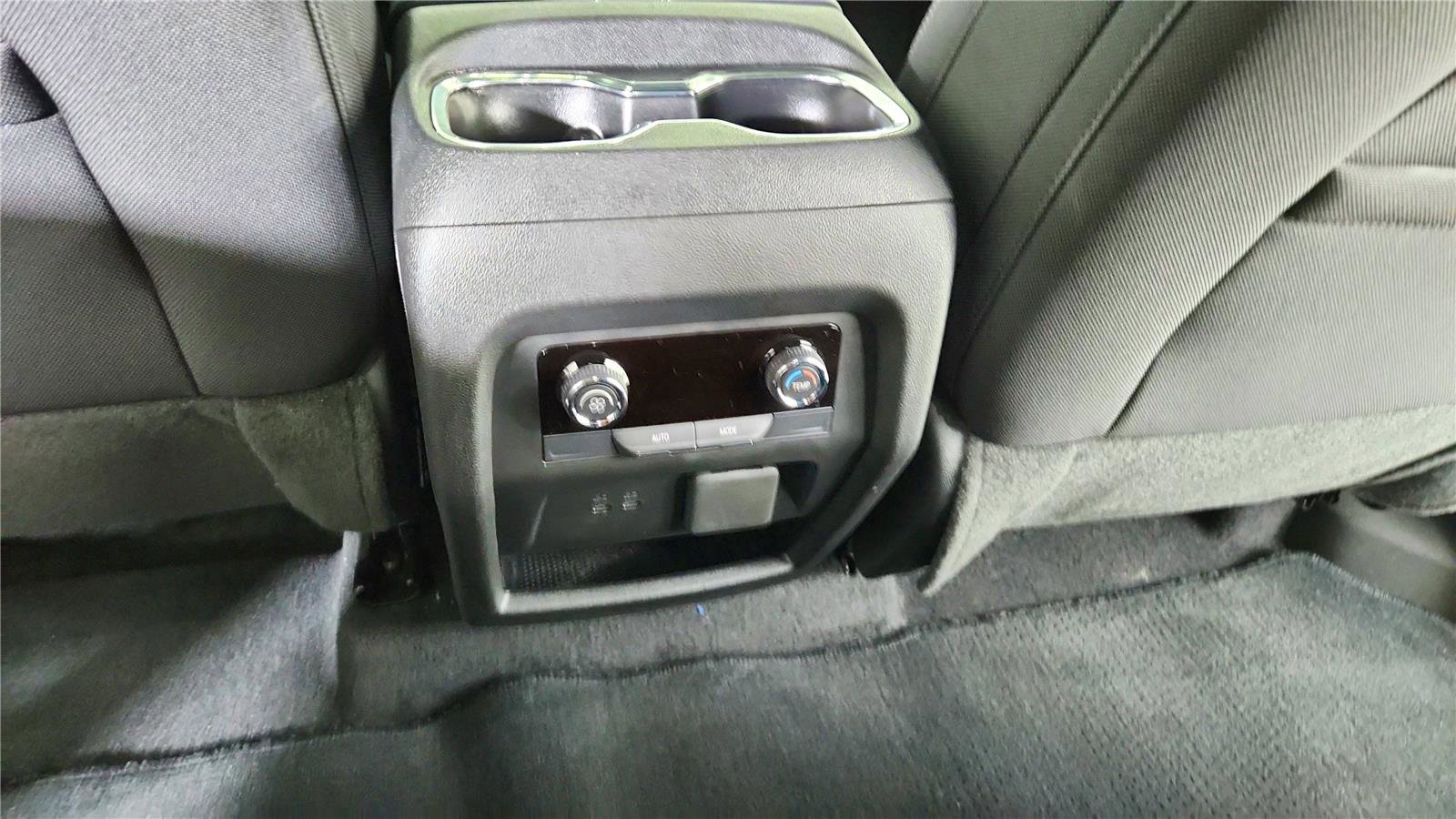 Used 2025 Chevrolet Traverse LT w/ Driver Confidence Package image 30