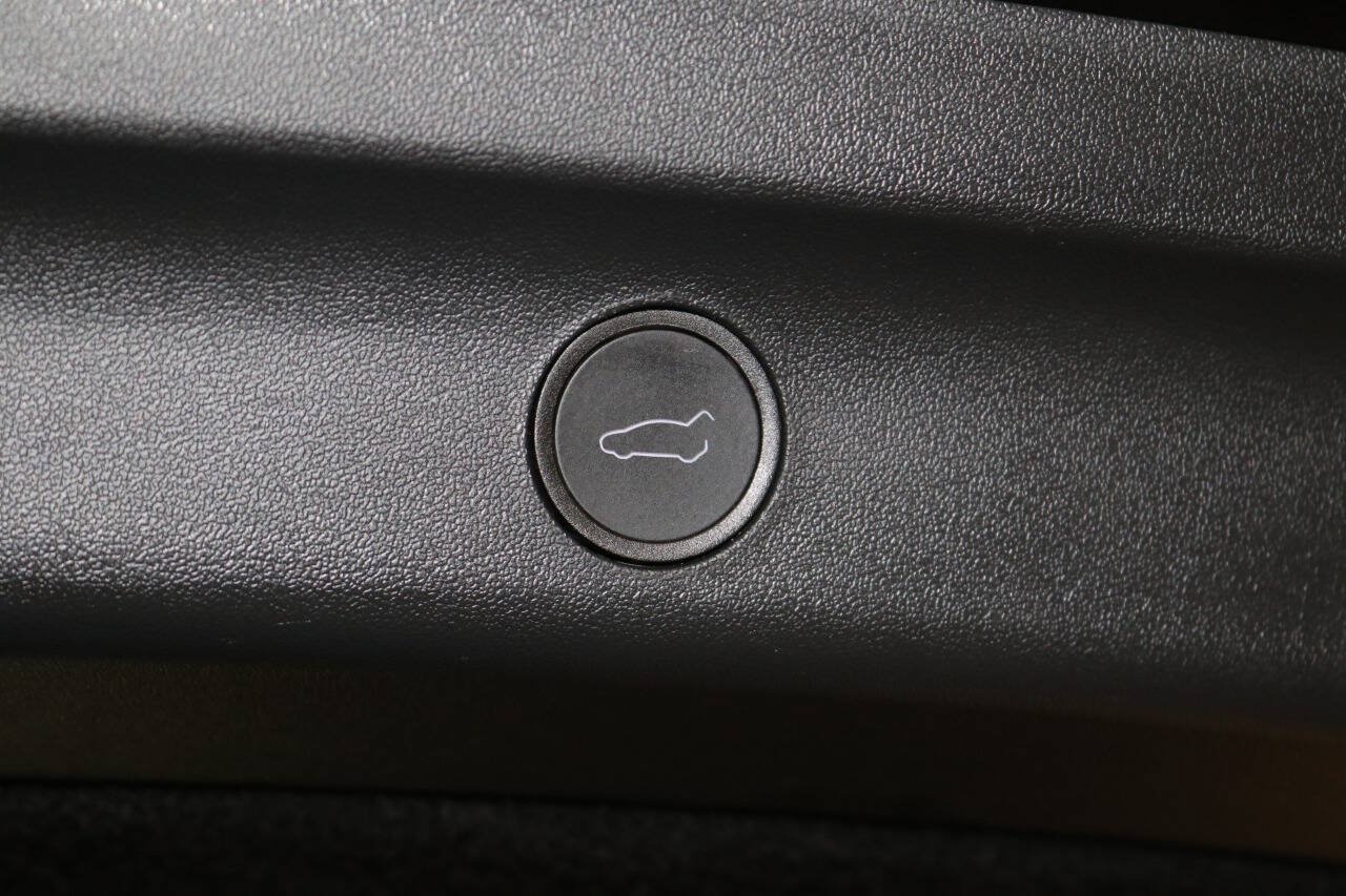 Used 2023 Tesla Model Y Long Range AWD/4WD image 88