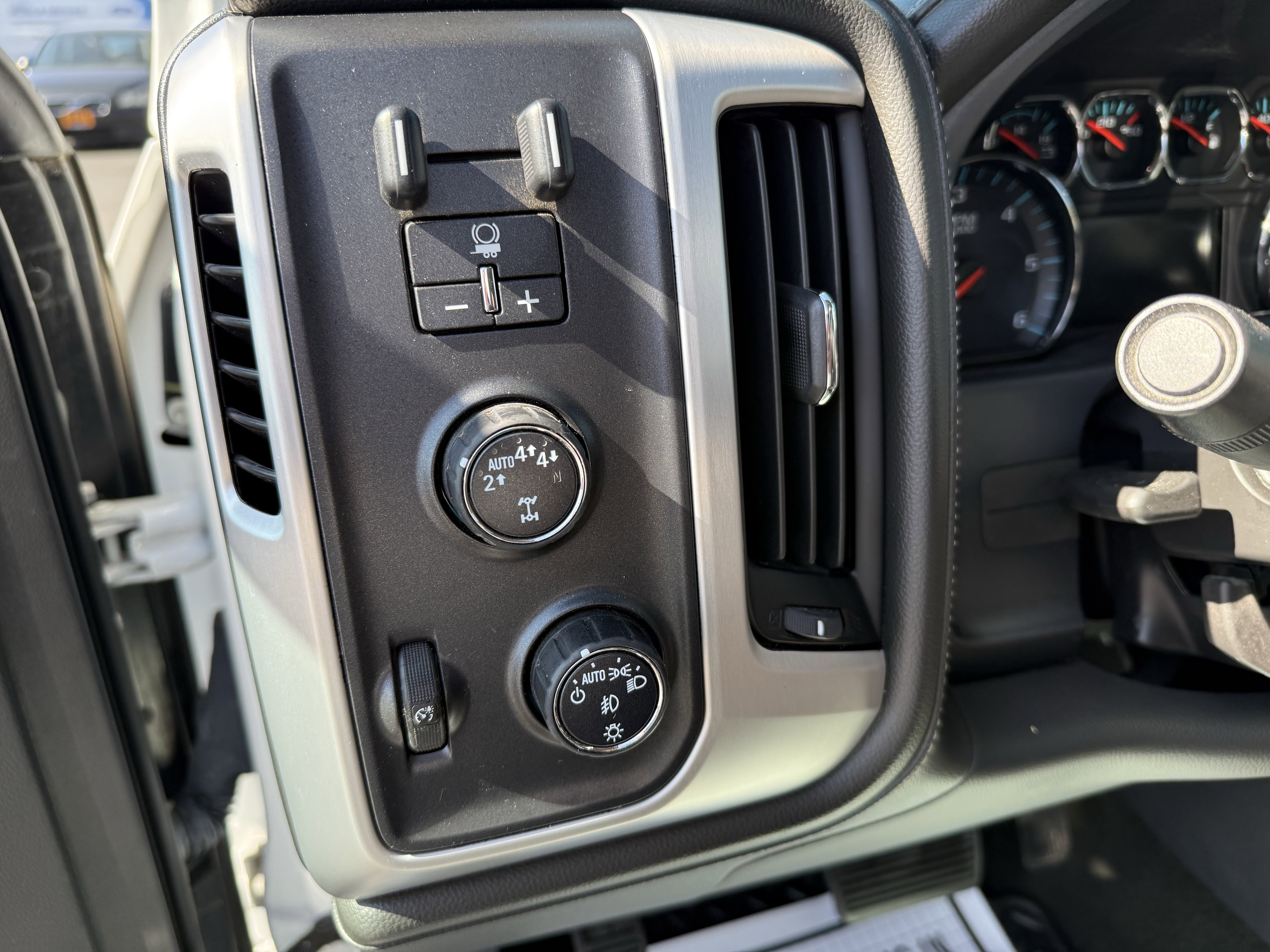 Used 2018 GMC Sierra 1500 SLT image 17