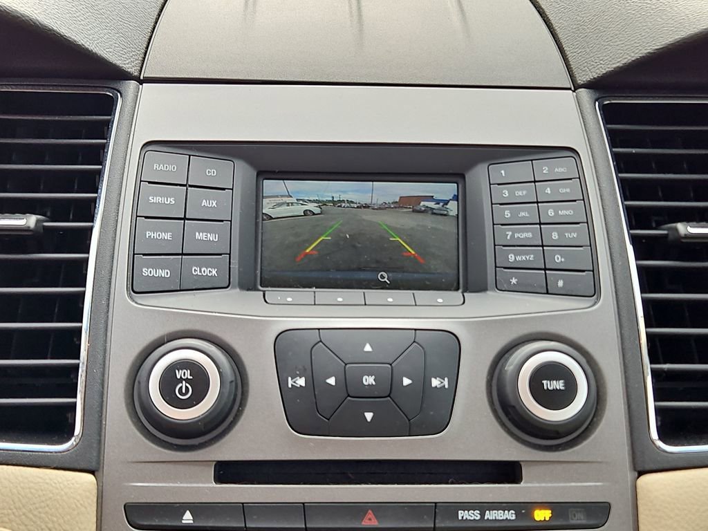 Used 2017 Ford Taurus SE image 16