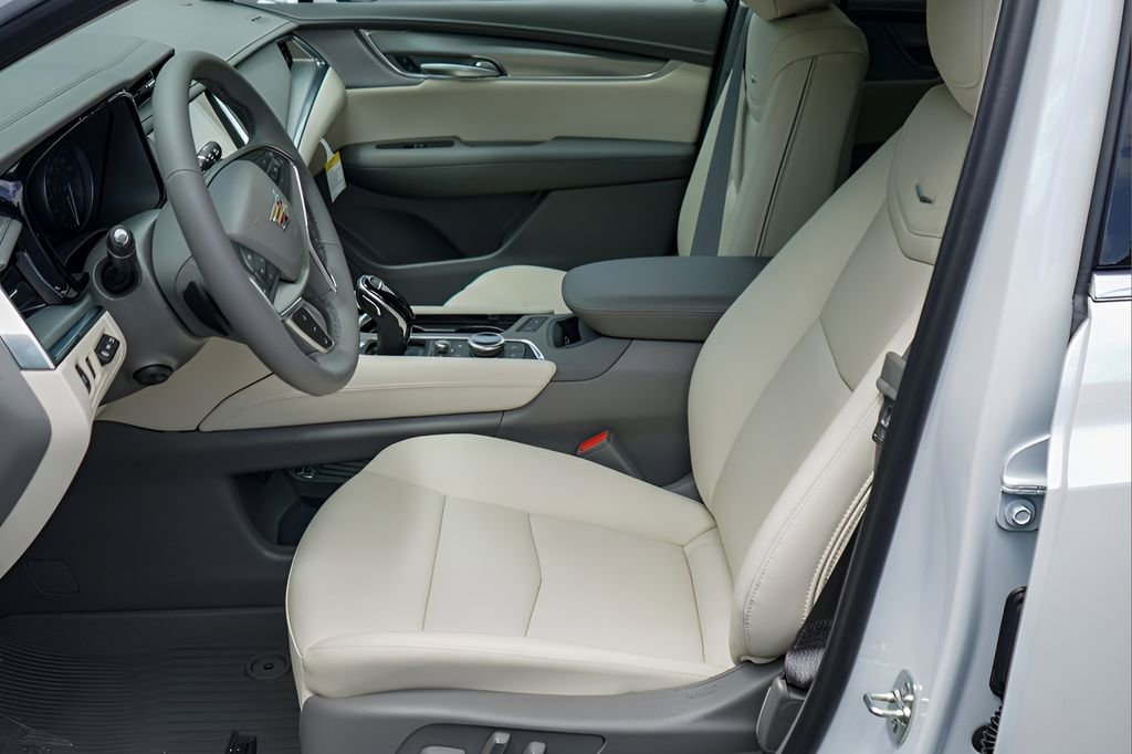 New 2026 Cadillac XT5 Premium Luxury w/ Driver Assist Package FWD image 10