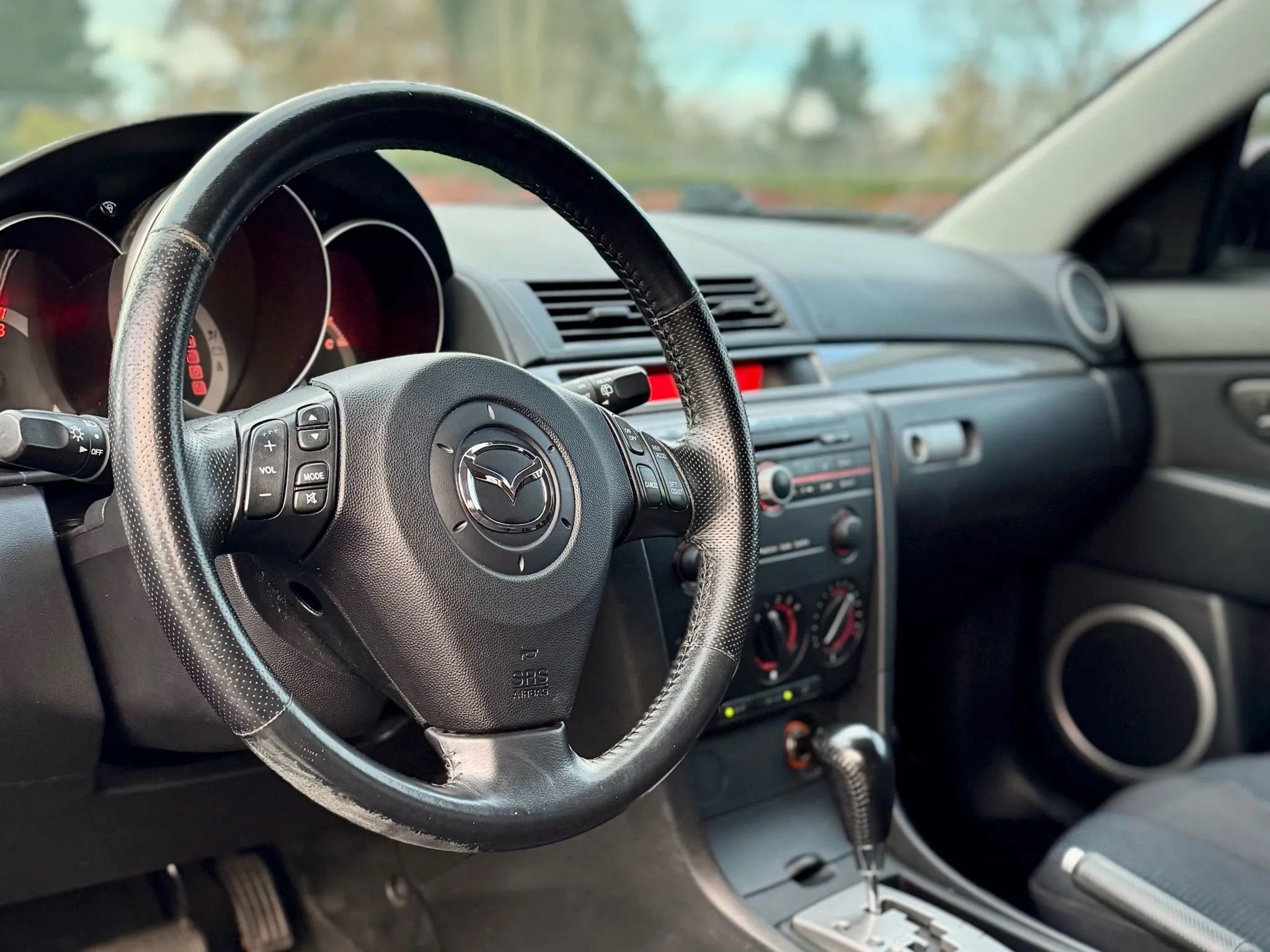 Used 2005 MAZDA MAZDA3 s w/ Appearance Pkg image 3