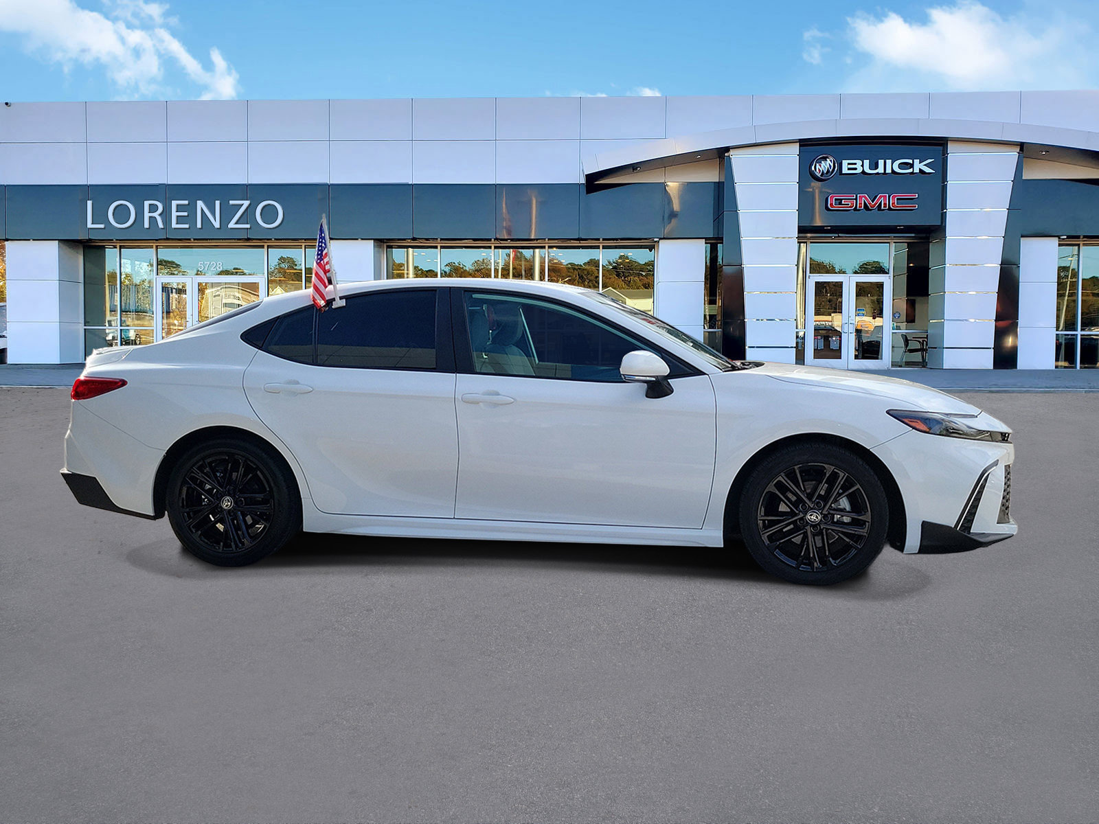 Used 2026 Toyota Camry SE FWD image 5