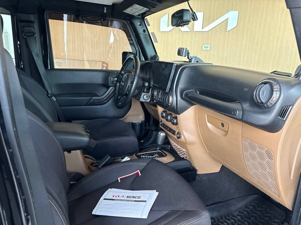 Used 2013 Jeep Wrangler Unlimited Sahara w/ Connectivity Group AWD/4WD image 23